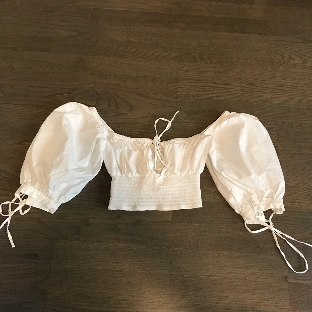 Off shoulder crop-top